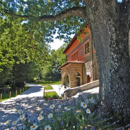 Villa in Pistoia with Pool and Mountain Views