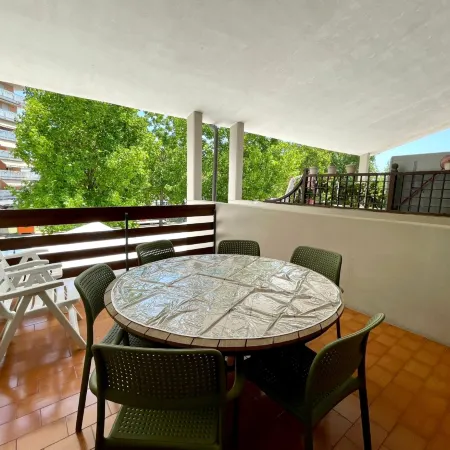 Spacious Duplex Near the Beach