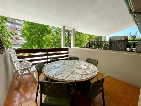 Spacious Duplex Near the Beach