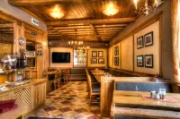 Hotel Alt Montjoie - breakfast