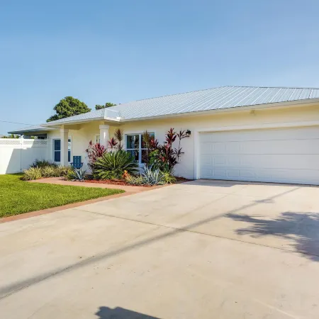 Florida Gem Saltwater Pool by Beaches and Kayaking!