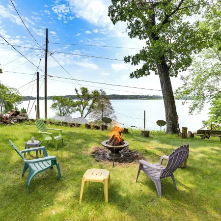 Group Retreat on Wolf Lake! Paddle, Fish & BBQ