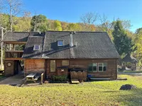 Beautiful Rustic 4 Bdr Chalet Made for Big Groups and Life Long Memories!