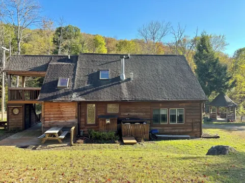 Beautiful Rustic 4 Bdr Chalet Made for Big Groups and Life Long Memories!