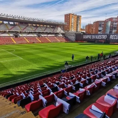 Hostel Almansa Отели рядом с достопримечательностью «Станция Santa Eugenia »