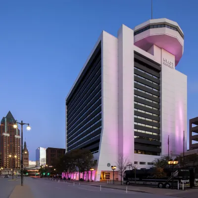 Hyatt Regency Milwaukee Hotels near Milwaukee Public Museum