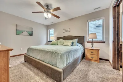 Simply Stunning Bridges Bay Retreat Cabin Accommodates 11 Hotels near The Legend