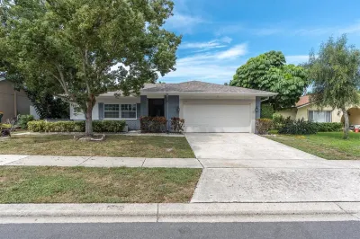 NEW* KING Bed/Centrally Located/Near Parks & Beach Hotels near Pop Stansell Park