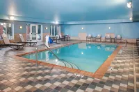Holiday Inn Express & Suites URBANA-CHAMPAIGN (U OF I AREA) by IHG - Swimmingpools