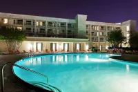Holiday Inn & Suites ATLANTA AIRPORT-NORTH by IHG - Rooftop Pools