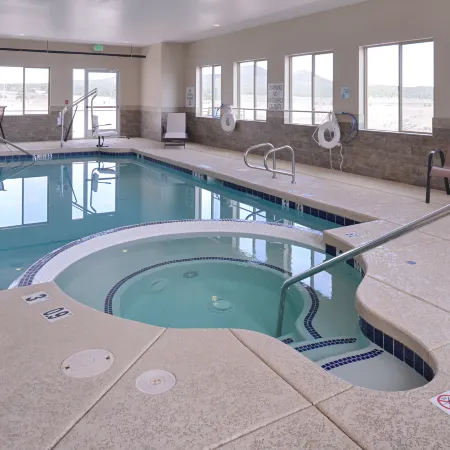 Holiday Inn Express & Suites WILLIAMS by IHG