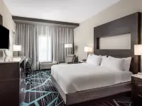 Holiday Inn Express & Suites CHARLOTTE AIRPORT by IHG Hotels near Enderly Park
