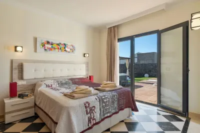 VILLA LOS ALISIOS is a great villa with private pool Hotels near Los Charcones