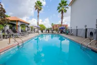 Comfort Suites Oil Center - Pools