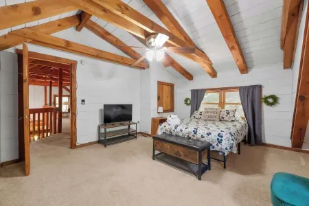 Outdoors Sleeps7 Family Getaway Fun Arcade