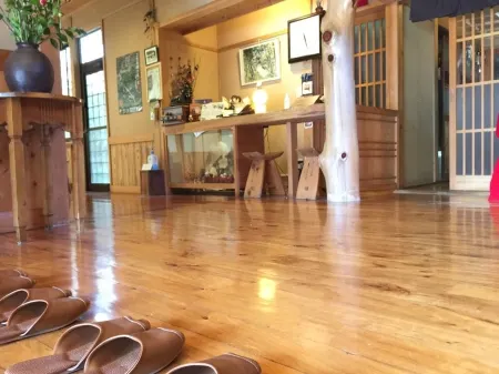 Yunotsuru Onsen Asahiso Отели рядом с достопримечательностью «Cherry Blossom Trees along Yunoko Beach Road»