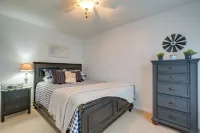 Deck & Pasture Views! Bealeton Farmhouse Escape - 3-Star