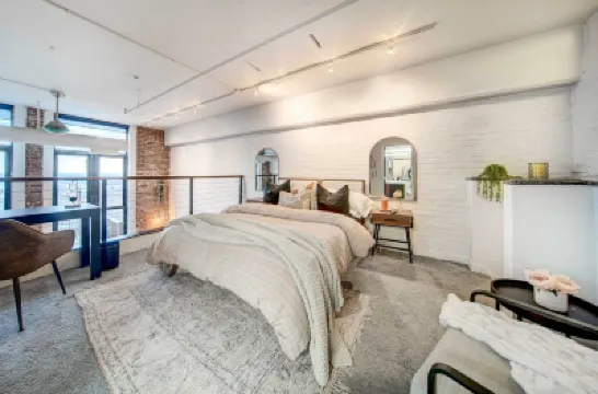 Waterfront Cleveland Apt ~ 1 Mi to Downtown Hotels in 