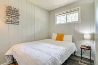 Kimberling City Oasis Boat Slip, Kayaks and More! - Hot Tub
