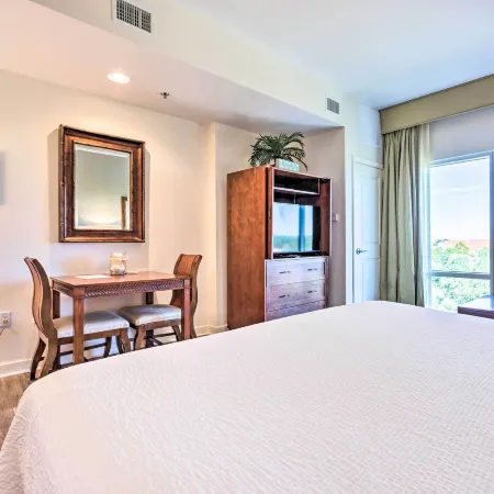 Studio w/ Pool Access - Walk to Miramar Beach!