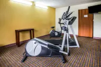 Rodeway Inn & Suites - Gym