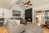 Sunburst in Sun Valley! Modern Family Getaway in Elkhorn - Mountain view