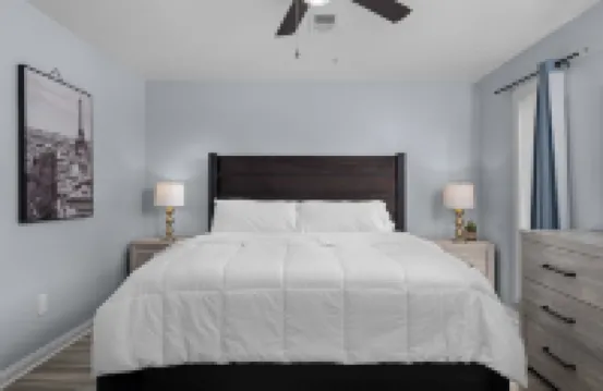 2-bd, 2-ba apartment in a prime location of Fort Smith. WiFi, AC, TV, and more.