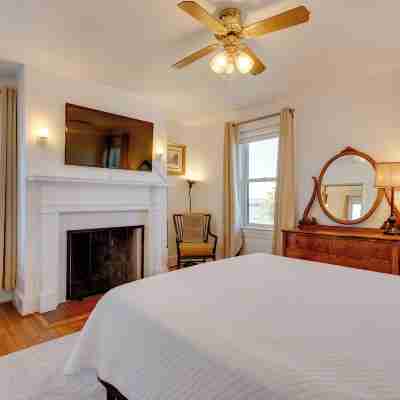 Beautiful Colonial Home on the Choptank River Rooms