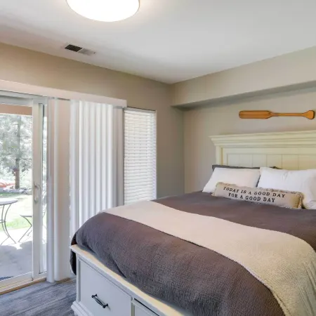 Updated Lake Almanor Retreat w/ Patio & Grill!