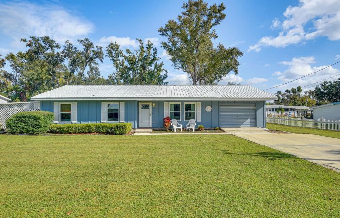 Riverside Retreat w/ Boat Dock in Sunny Astor!