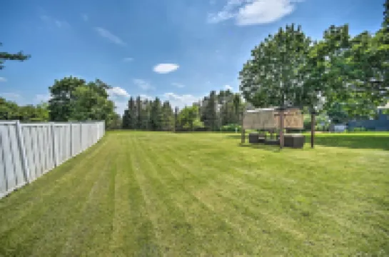 Stylish Suburban Getaway, 10 Miles to Royal Mtn!