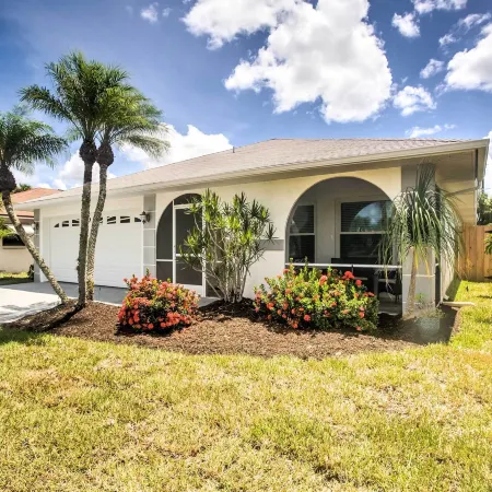 Naples Home w/ Lanai & Pool Near Vanderbilt Beach!