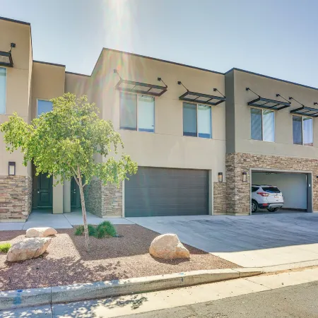 Moab Vacation Rental Pool and Hot Tub Access!
