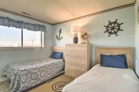 Walk to Beach & Dining! Ocean City Condo w/ Pool -  Appartamenti vacanze
