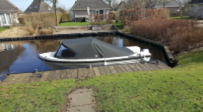 弗里斯蘭帶私人水療和小船的平房