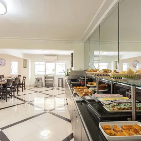 Hotel Amália Отели рядом с достопримечательностью «Театр «Рено»»