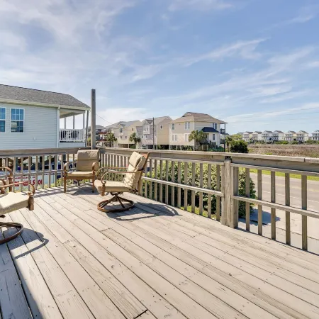Charming Surf City Beach House - Walk to Ocean!