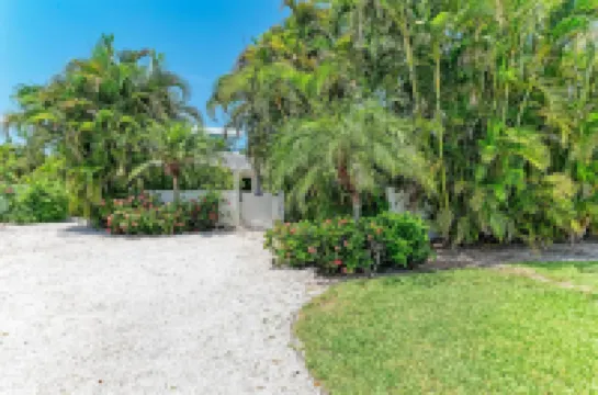 Salt Air East by Beach Retreats