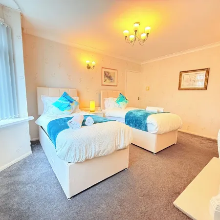 Homey 4 bedroom house for families or large groups
