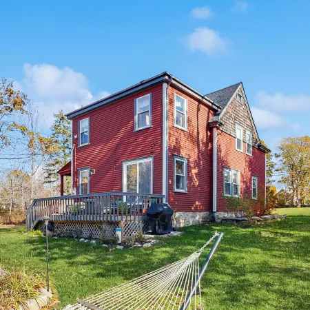 4BR House w/ Kitchen, Jetted Tub, Wifi + gas Grill