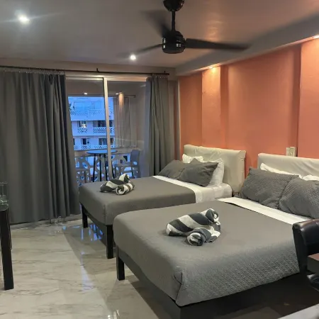Cancun Plaza Condo Apartment Отели рядом с достопримечательностью «Пляж Делфинес»