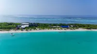 Araaik Beach Village - parking