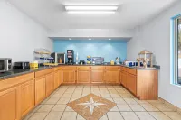 Days Inn by Wyndham Cleveland TN - breakfast