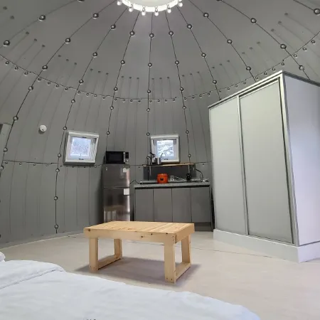 Cheolwon Forest Glamping Отели рядом с достопримечательностью «Общественный стадион в Чхорвоне»