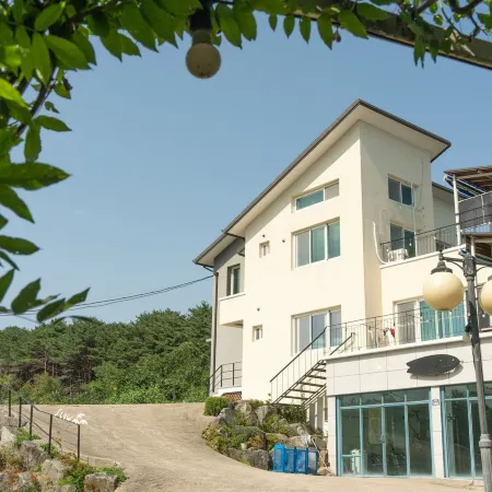 Yangyang Slowstay Pension