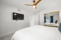 Stunning 2BR Suite, Just Steps to the Beach - Condos