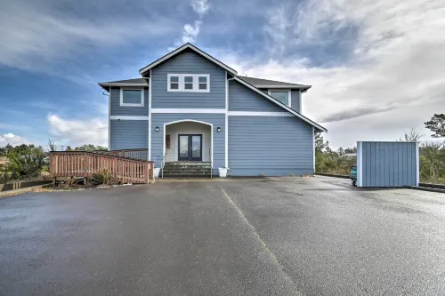 Waterfront Vacation Rental in Ocean Shores - 3-Star