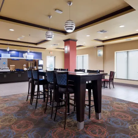 Holiday Inn Express & Suites GEORGE WEST by IHG