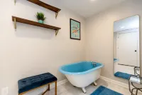 Casa Azul: King Bedsclose to Broadwayhot Tub!