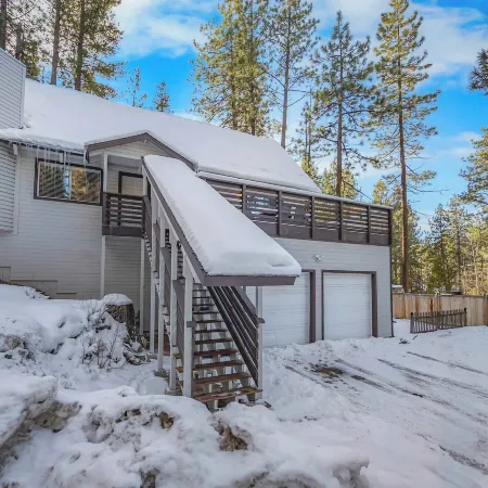 Zephyr Chalet Home for 8